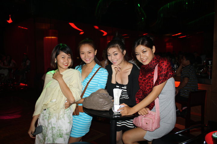 캄보디아 카지노&호텔 - 캄보디아 밤문화, 나가월드 카지노(모델들과 함께하는 파티) 