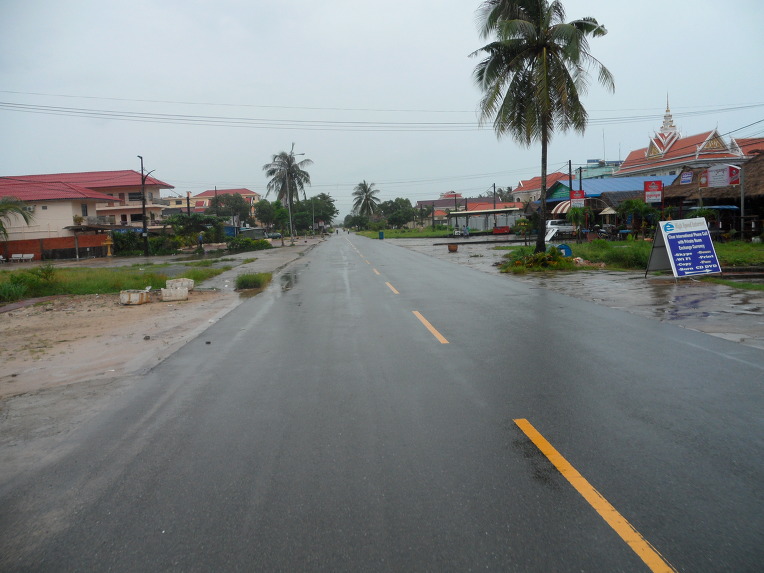 캄보디아 시아누크빌(깜뽕쏨) 비오는 거리