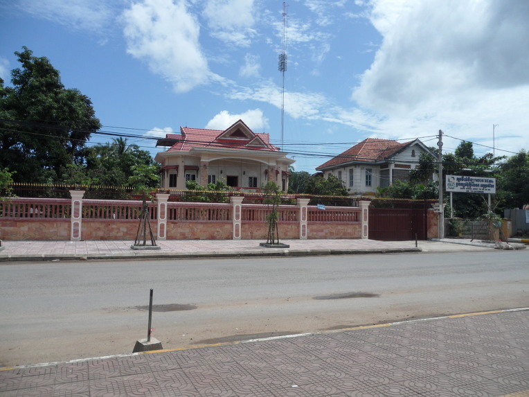 캄보디아 카지노 - 캄보디아 장군의 집과 사탕수수 파는 아낙네