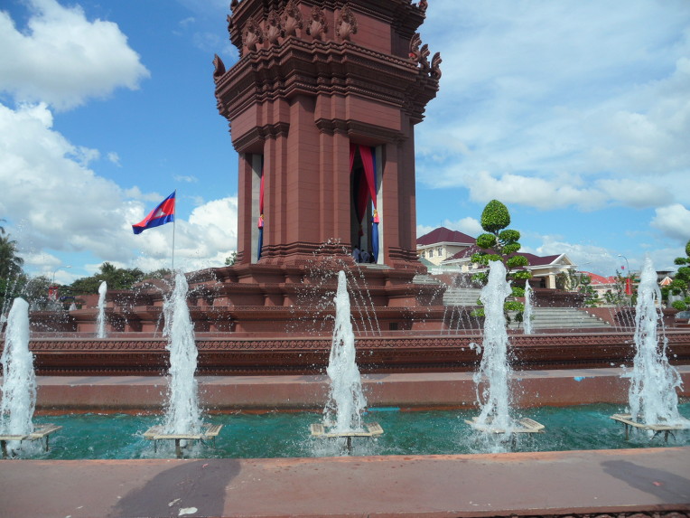 캄보디아 시엠립 소폰빌라 게스트하우스 - 캄보디아 프놈펜 독립기념탑