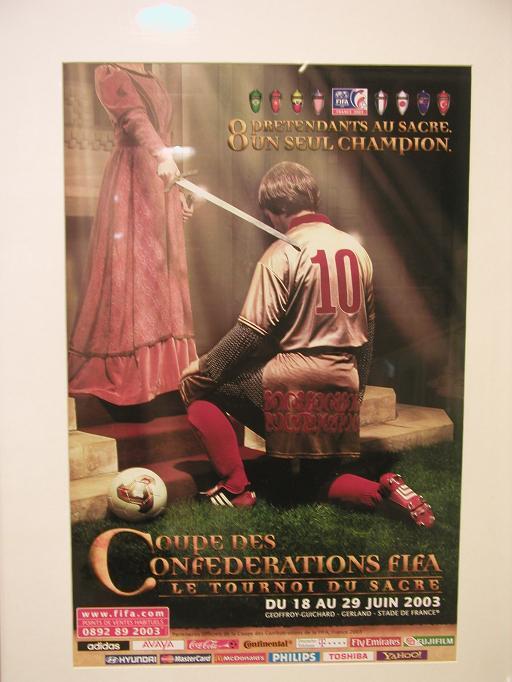 축구 선수를 기사로 표현한 2003 컨페드컵 포스터