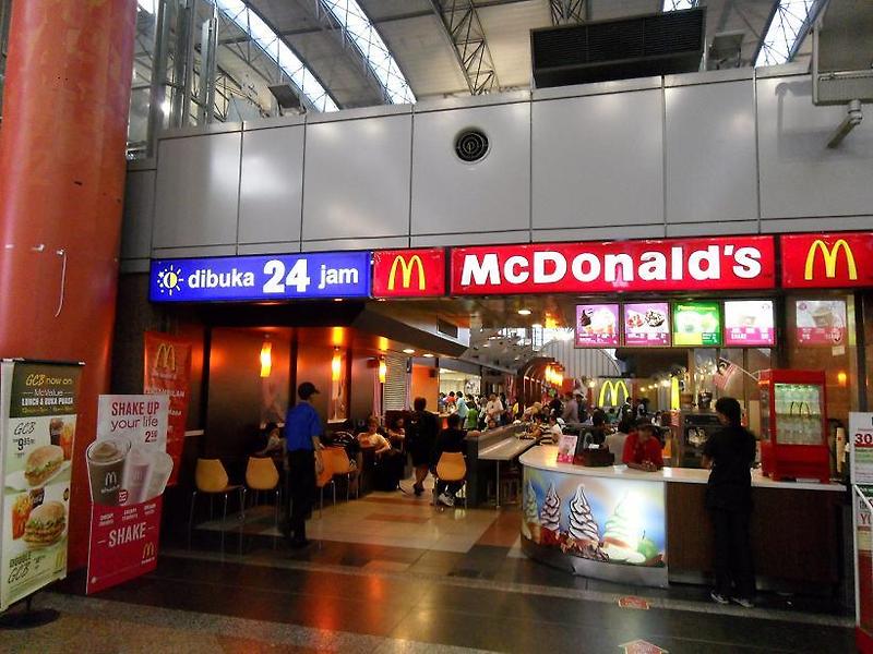 쿠알라룸푸르의 맥도날드, 모노레일 그리고 야간의 도심 산책 - 말레이시아 2