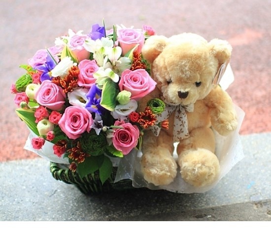 [씨플라워]곰태우님 - 대전 유성구로 보내드린 꽃바구니와 곰인형
