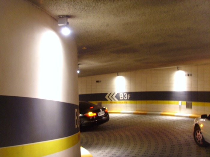 [사진] 죽전 신세계백화점 경기점 지하주차장 내려가는 길
