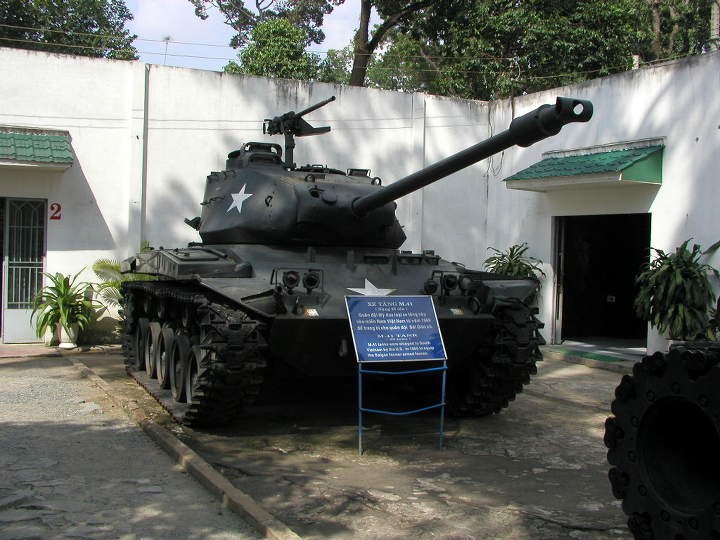 호치민 전쟁막물관의 사진과 무기들… 전쟁이 무엇인지  - 2004 베트남 호치민 4