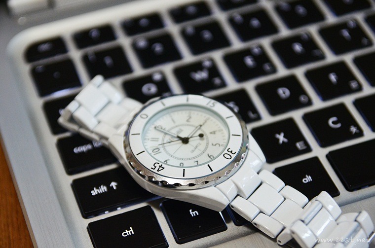 오픈마켓에서 구입한 14000원 메탈 손목시계는 어떨까?