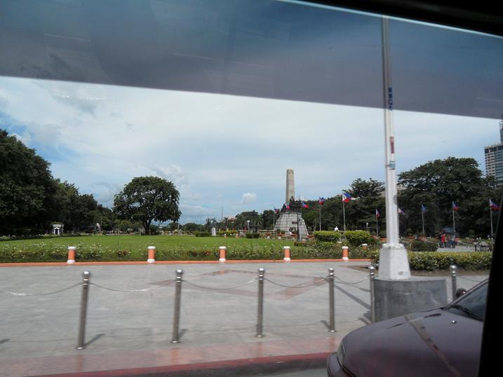 정말 더운 날, 필리핀 독립영웅 호세 리잘을 기리는 공원에서  - 2010 필리핀 3