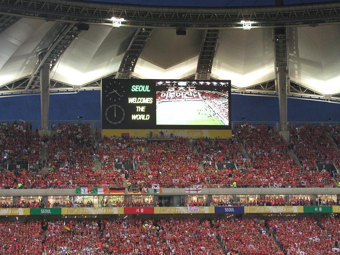 많은 것을 포기해야 했던 응원석 사람들 - 추억 2002 월드컵 3