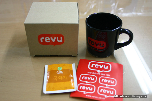 레뷰(REVU)에서 온 머그컵