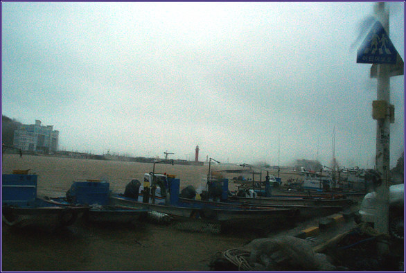 예전 태풍 올 때의 대변항과 송정해수욕장의 모습