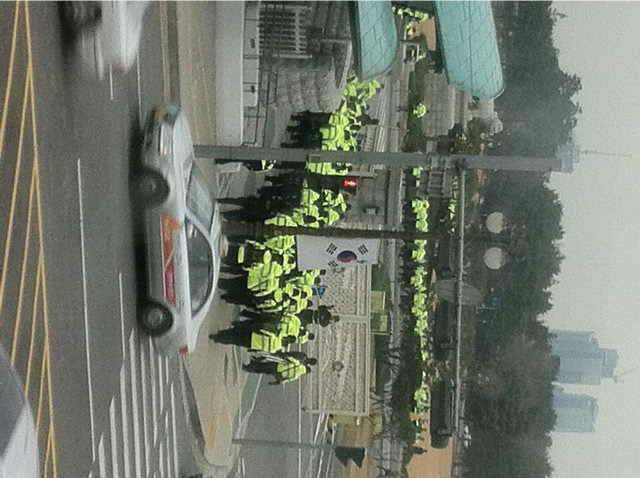 한미FTA 직권상정 처리를 위해 국회로 투입되는 경찰들 모습