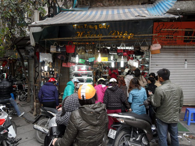 동쑤안시장의 거리 카페에서 커피 한 잔 - 2012 하노이 여행 8