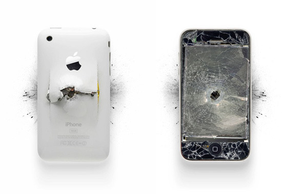 애플 제품들을 일부러 부수고 불태우고 박살내서 만든 예술 사진들 - Apple Destroyed Products