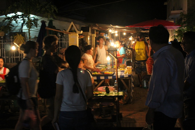 라오스 길거리 음식의 결정체, 루앙프라방 야시장 포장마차촌 - 2015 라오스 여행 21