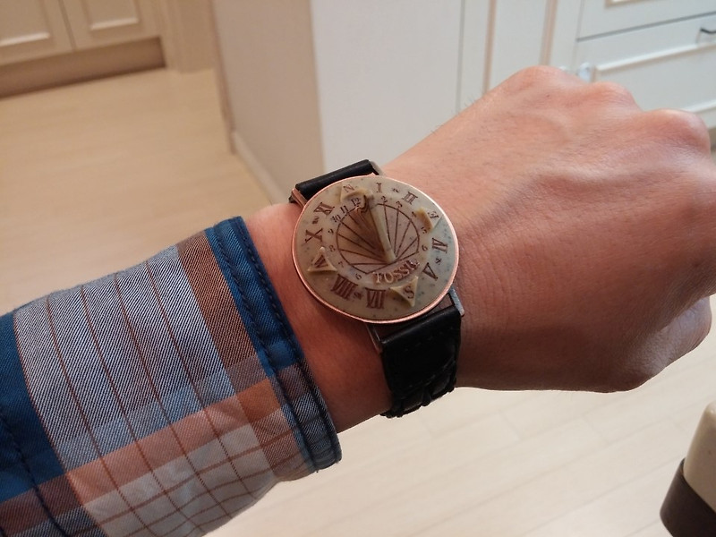 신기한 빈티지 시계, 포실(Fossil) 선다이얼 손목시계, 손목에 해를 차고 다니다.