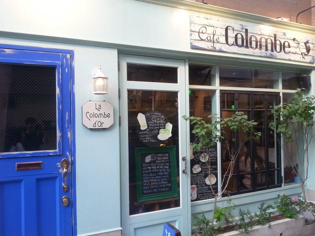 부산 남포동 카페 추천, 빈티지 소품들로 가득한 '라꼴롬브도르(La Colombe d`Or)'