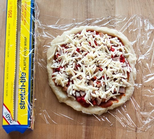집에서 냉동 피자 만드는 방법