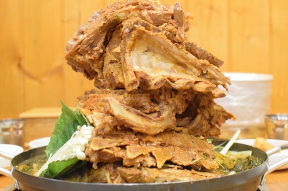 생생정보 뼈대있는맛 탑감자탕 탑등뼈찜 ,3900원 보리밥, 1000원 돼지불고기 비법천하 생생정보통 11월 9일 방송