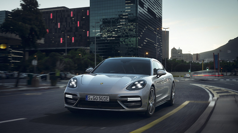 2017 포르쉐 파나메라 터보 S E-하이브리드(Panamera Turbo S E-Hybrid) 대형 사진들