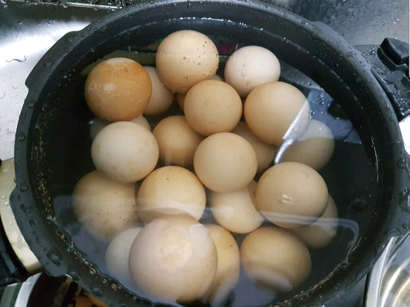 압력솥으로 맥반석 계란 만들기