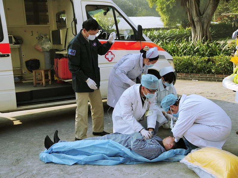 병원에서 대퇴골골절 후 사망한 경우 재해사망으로 볼 수 있는가?