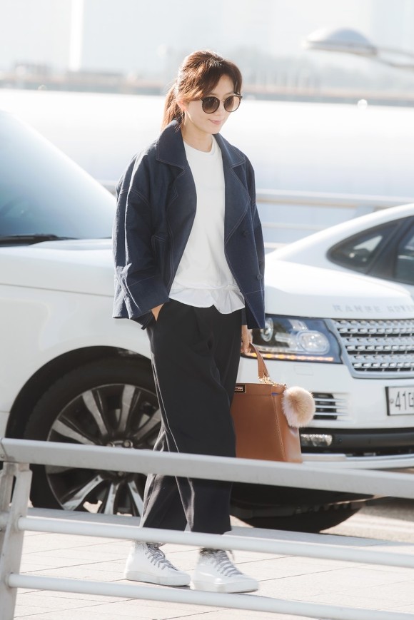 김희애, 변하지 않는 외모와 그녀의 공항패션