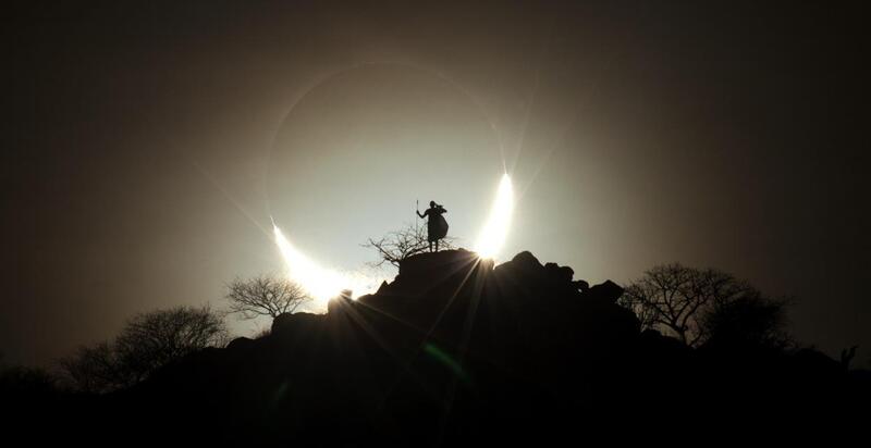 → 2014년 케냐의 일식 (hybrid Eclipse in Kenya) 사진