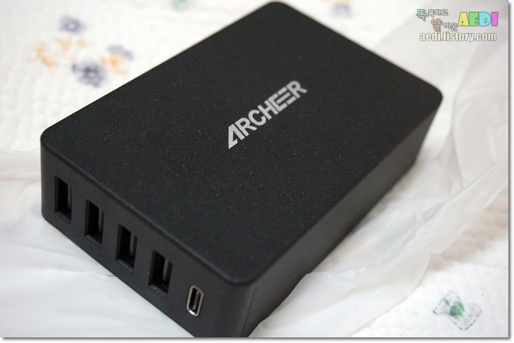 Archeer 5-Port Quick Charge 3.0 Desktop USB/USB C Charging Station