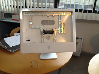 완전 고장난 구형 iMac으로  아이패드 거치대 만들기