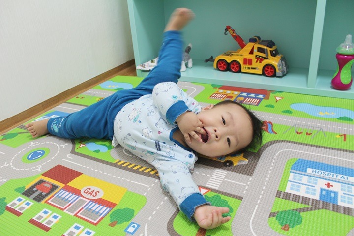 아기 놀이방 꾸미기 -- 한샘 샘키즈 어린이책장 3단 2870 파스텔 격자형 설치 완료