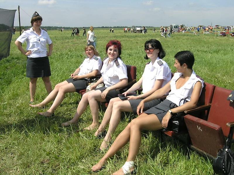 불곰국 러시아 여군 - 몸매 좋은 러시아 미녀 군인들의 각선미의 위엄