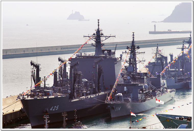 천안함 잠수함 충돌설 뒷받침하는 연구논문에 대한 국방부의 대응은?