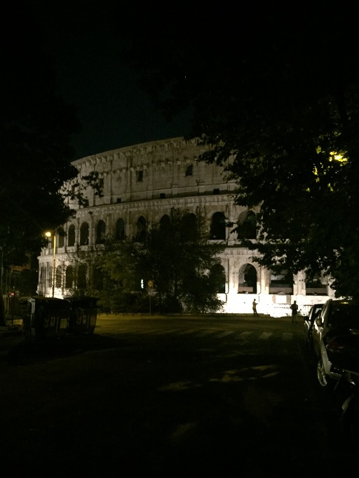 동네 골목 끝에 나타난 콜로세움과 콘스탄티누스 개선문 - 2016 이탈리아 로마 여행 3