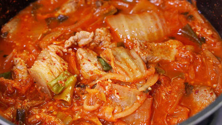 감칠맛과 시원함이 배가 되는! 김치찌개 맛있게 만드는 방법