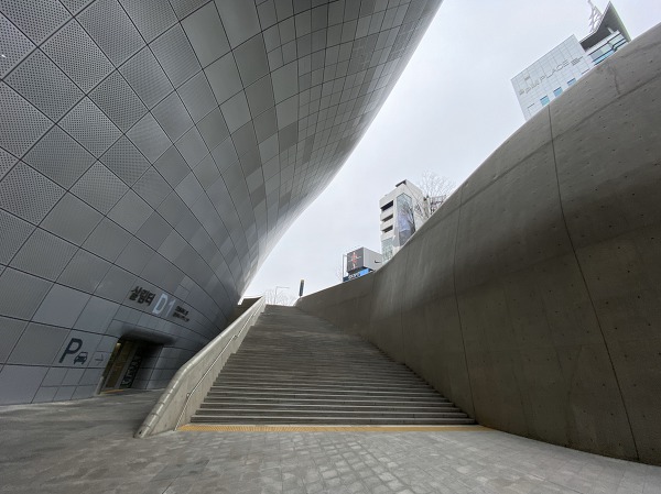서울 동대문역사문화공원 동대문 DDP 동대문디자인플라자 / Seoul Dongdaemun History & Culture Park Dongdaemun DDP Dongdaemun Design Plaza