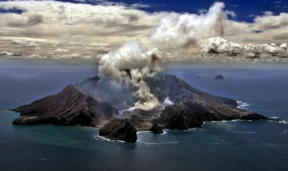 뉴질랜드 화산 폭발 화이트섬 분 확인