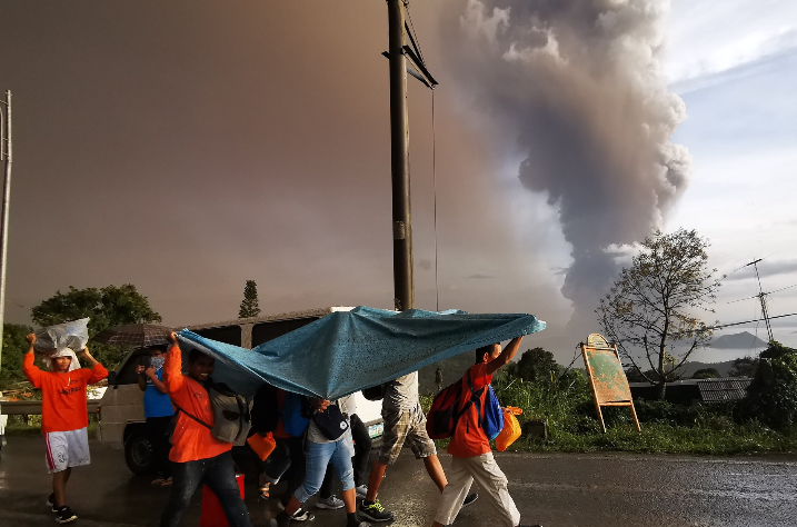 필리핀 따알화산 폭발 용암분출시작..추가 폭발 찬스은?