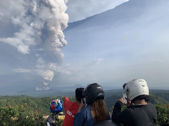 필리핀 화산 폭발, 20까지 날아간 화산재 '모든게 멈췄다' 확인