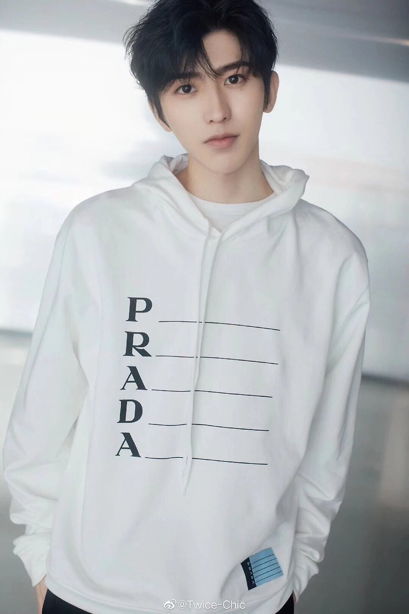 [PRADA] 프라다 20SS 프린트 스웨트 셔츠 후드 티셔츠 UJL035_1XO2_F0AA1_S_191