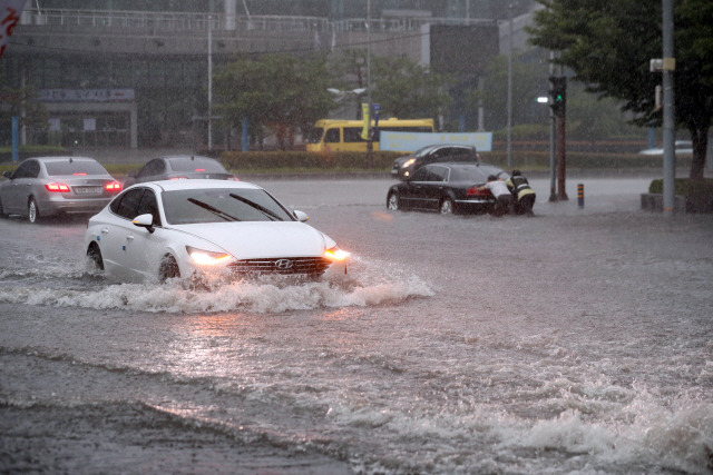 부산 폭우로 난리, 장마 · 집중호우에 대처하는 안전운전 노하우