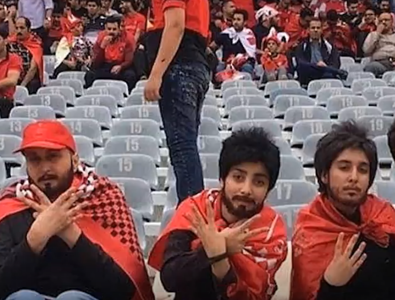 축구경기 보고 싶어 남장한 이란 여성 체포