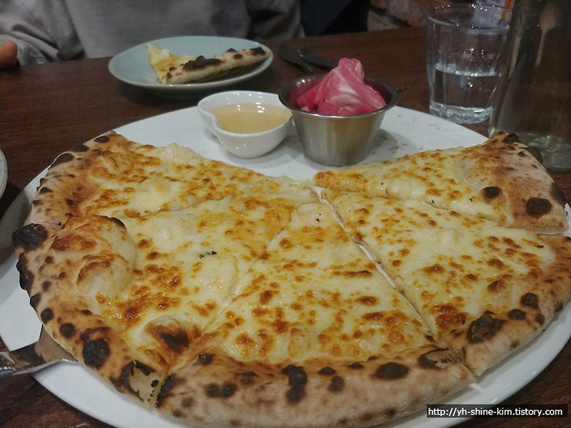 부산 용호동 맛집: W스퀘어 맛집 “김씨화덕”