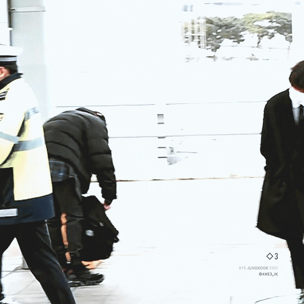 [방탄소년단 정국] BTS 출국_꽉 멋부린 형들 사이에서 참 한결같은 정국이 공항패션 대박이네