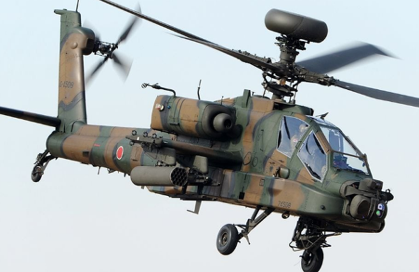'탱크 킬러' 로 불리는 최강 공격 헬기 아파치 AH-64의 위력