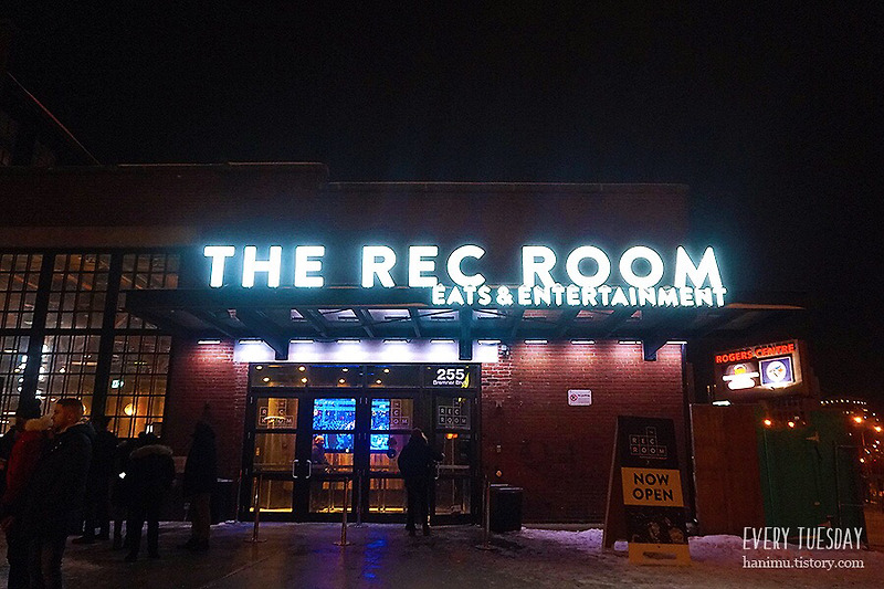 토론토 마시고 즐기는 오락실 'The Rec Room Eats&Entertainment'