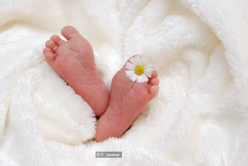 신생아 생후 1개월 발달 수면시간 수유량 확인하기