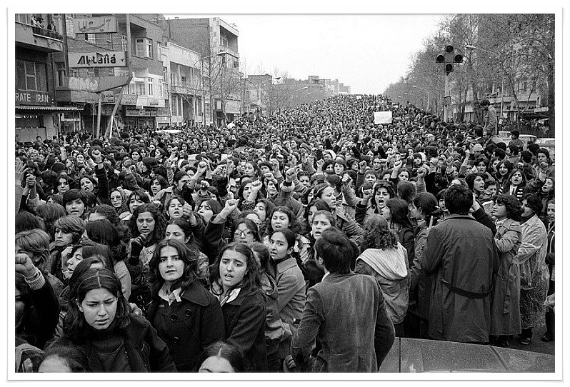1979년 이란 여성혁명 장면