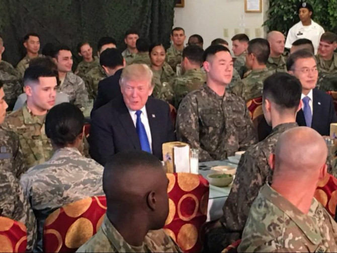 군대 방문한 트럼프