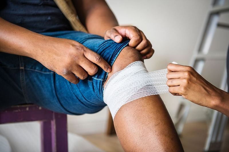 무릎 통증 및 근육 통증을 치료하는 방법