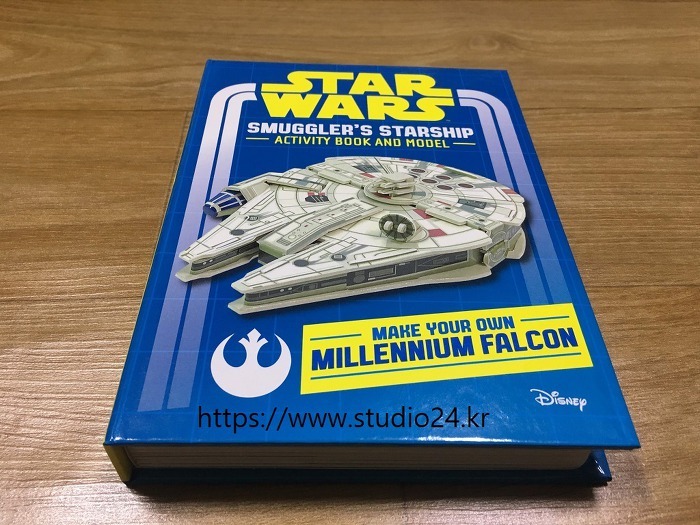 STAR WARS SMUGGLER'S STARSHIP Activity Book and Model, MILLENNIUM FALCON